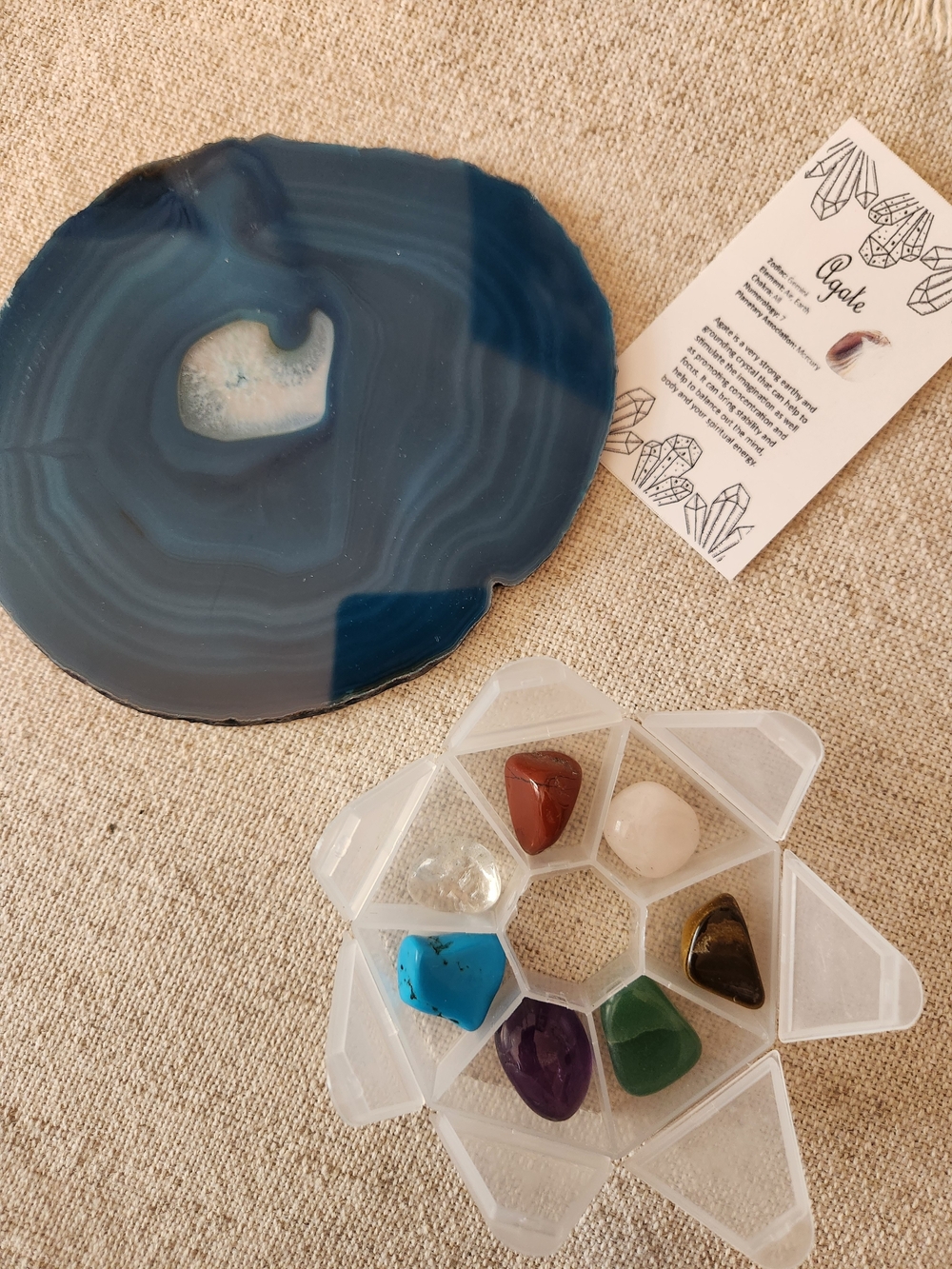 Agate Crystal Display Plate + 7 Chakra Healing Stones Set | Meditation Reiki Gif